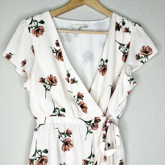 June and Hudson Foral Wrap Top - Picture 6 of 13